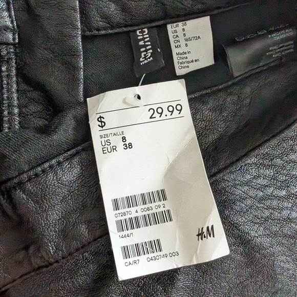 NWT H&M DIVIDED Faux Leather Mini Skirt Size 8 - Picture 3 of 3